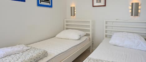 1 bedroom, travel crib, WiFi (free)