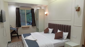 Deluxe Double Room, City View - Surya Stays (Prayagraj)