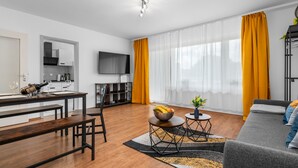 Living area - Apartment 'Sun Design' with Balcony and Wi-Fi (Wuppertal)