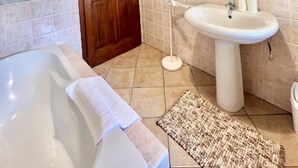Bathroom - Vrbo Property (Tortolì)