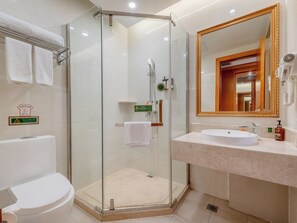 Standard Double Room | Bathroom - Vienna Hotel (Shenzhen)