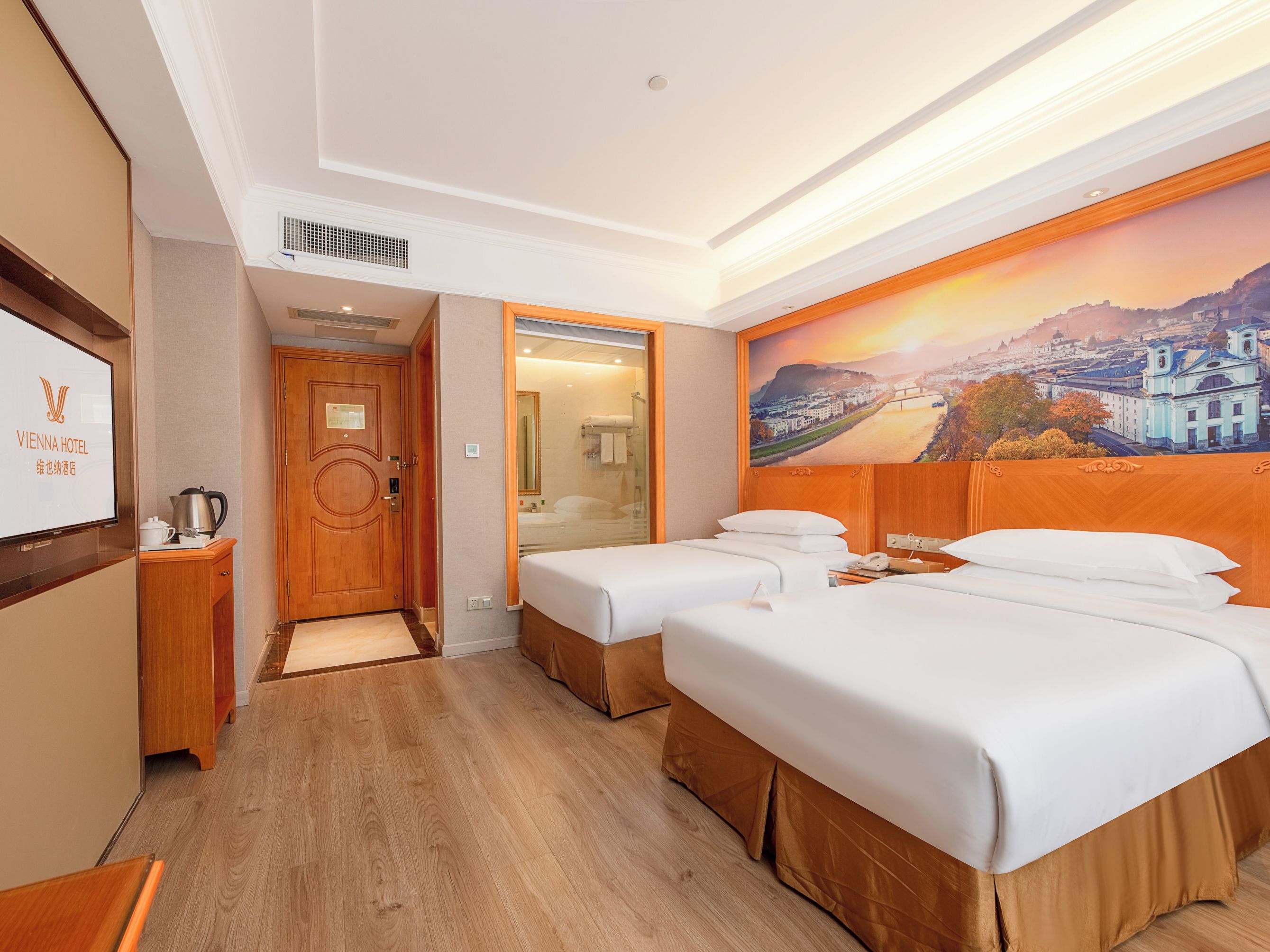 Luxury Twin Room | Laptop workspace, WiFi (free), bed sheets