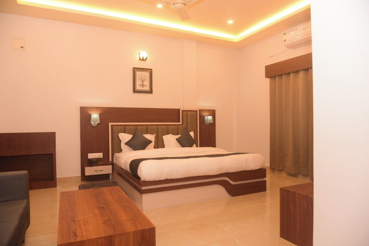 Premium Double Room | Laptop workspace