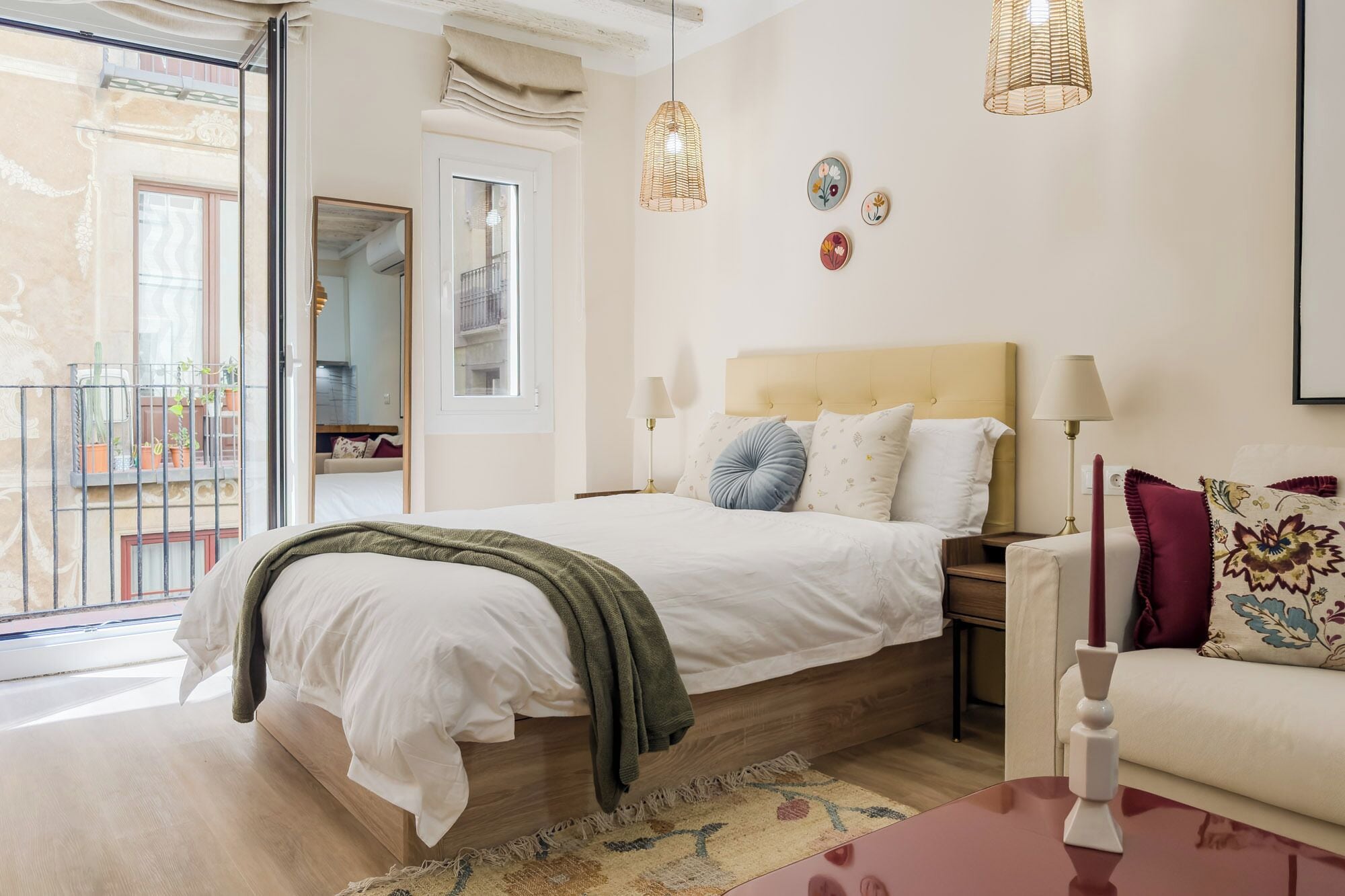 Iron/ironing board, Internet, bed sheets
