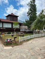 Tempat makan luar