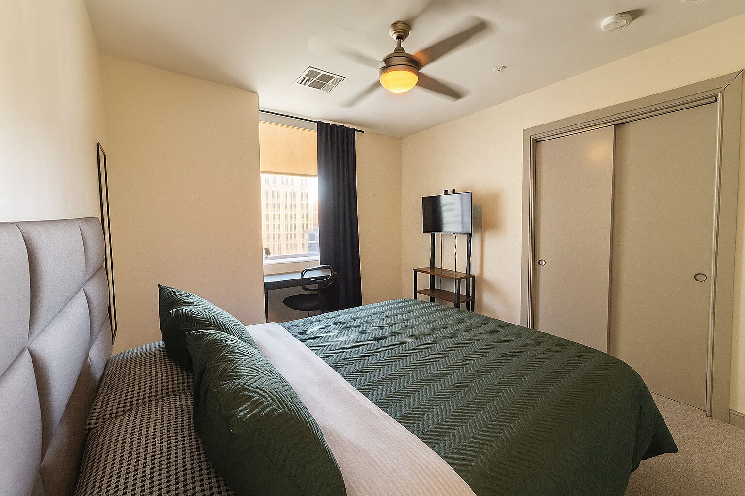 Iron/ironing board, WiFi, bed sheets