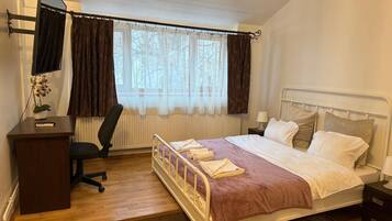 Iron/ironing board, WiFi, bed sheets