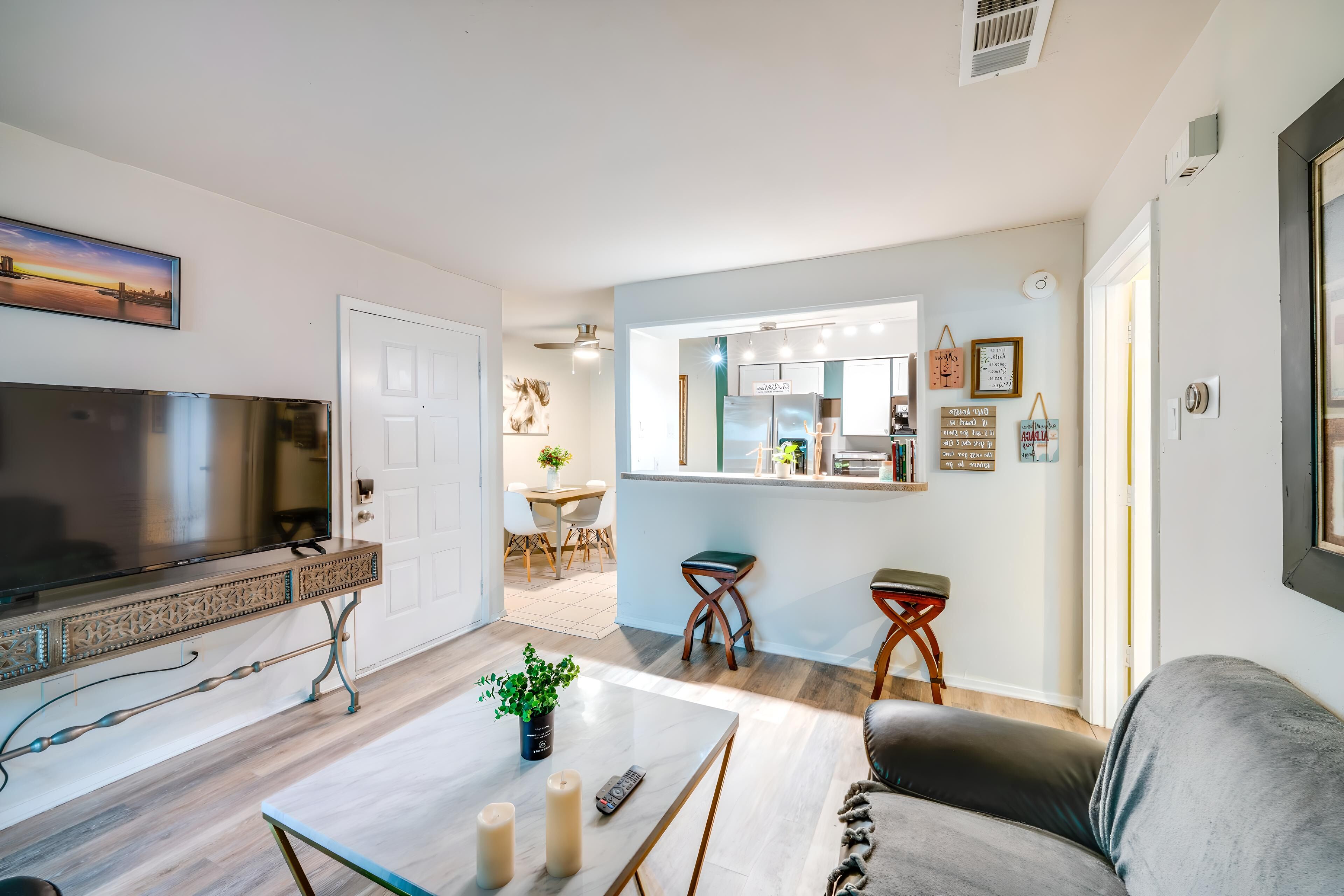 Serene 1-bedroom Apartment With Ac In Vibrant Dallas Pool Washer & Dryer, Wifi - Dallas, TX