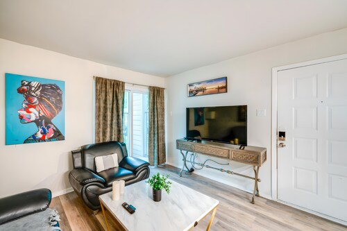 Serene 1-bedroom apartment with AC in vibrant Dallas pool washer & Dryer, Wifi