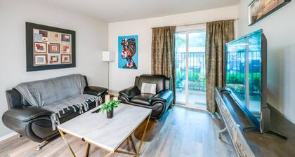 Serene 1-bedroom apartment with AC in vibrant Dallas pool washer & Dryer, Wifi