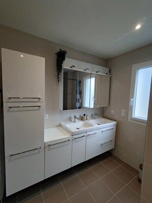 Unclassified image, 5 of 14, button - Vrbo Property (Bénodet)