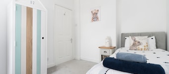 Norfolk Coast Beach House - Family & Dog Friendly - 4 Bed - Award Winning Luxury