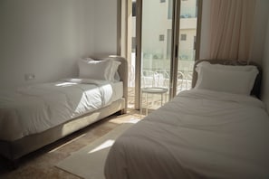 Apartamento familiar, balcón, vistas al mar | Escritorio