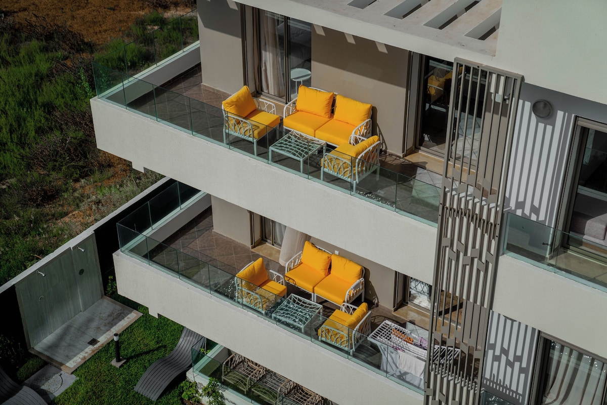 Eenvoudige kamer, balkon, uitzicht op oceaan | Een bureau