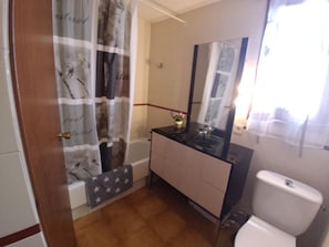 Bathroom - Comfortable house near the beach - 6 guests (Sant Pere Pescador)
