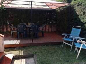 Outdoor dining - Comfortable house near the beach - 6 guests (Sant Pere Pescador)