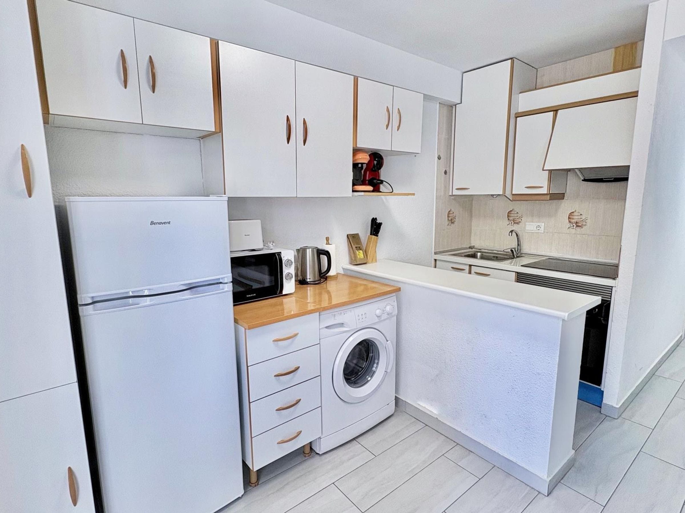 Coffee/tea maker, fridge, microwave, oven