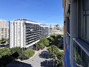 A multi-story parking garage with a clear view of the surrounding urban landscape. - Modern apartment near the beach - 4 guests (Villajoyosa)