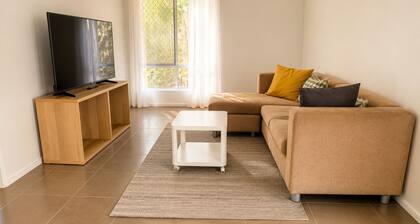 Private 3-Bedroom Upper-Level Apartment, Self Check-in