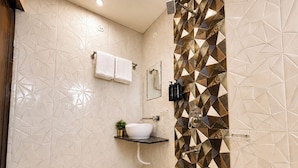 Kamar Mewah | Kamar mandi | Shower dan sampo