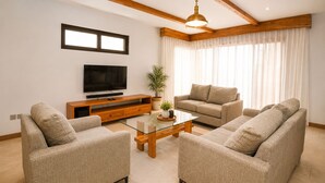 Living area - Mwalosun Luxury Vintage Apartment101 (Kampala)
