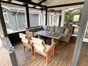 House | Tempat makan luar