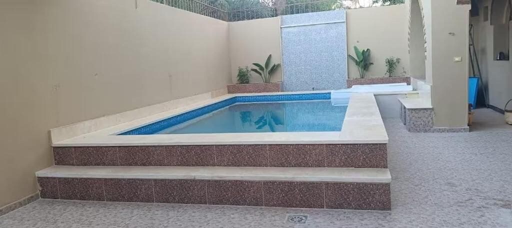 حمام سباحة