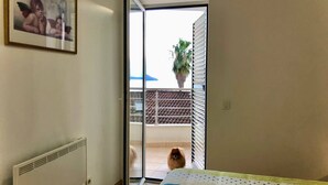 Unclassified image, 5 of 8, button - Cozy 1-bedroom apartment in terrific Herceg - Novi with AC at the 1st line (Herceg - Novi)