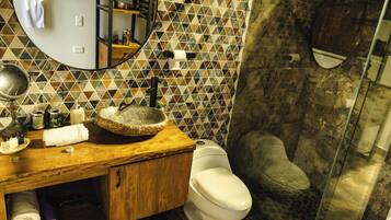 Jetted tub, towels, toilet paper