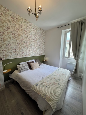 Unclassified image, 4 of 6, button - Vrbo Property (Rochefort)