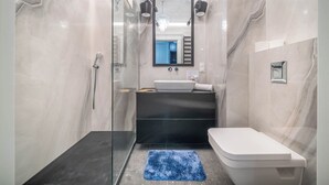 Bathroom - Kierbedzia Elegant Classic Blinds, Free Parking, Mokotow, Warsaw (Warszawa)