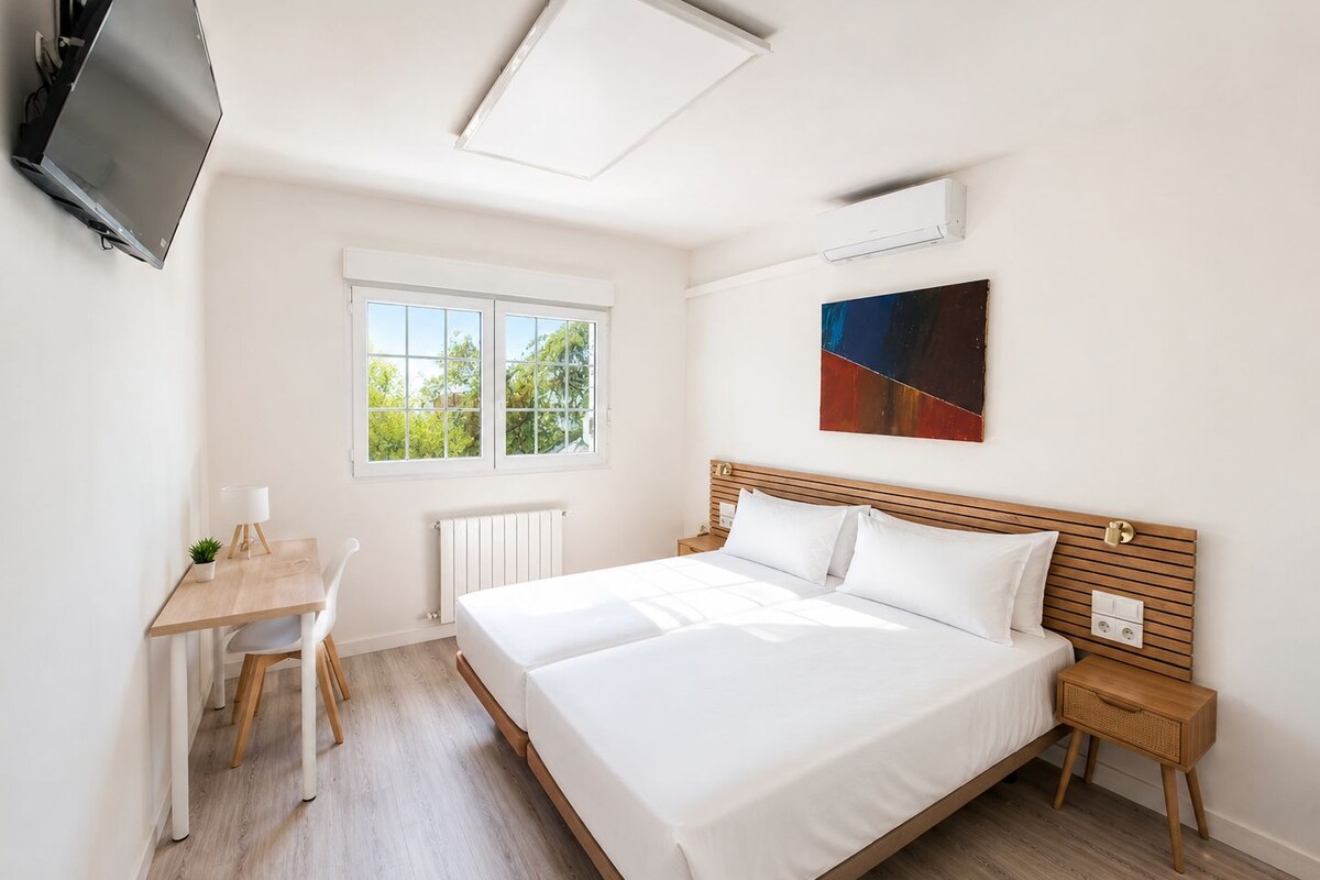 Quarto duplo standard | Escrivaninha, Wi-Fi de cortesia