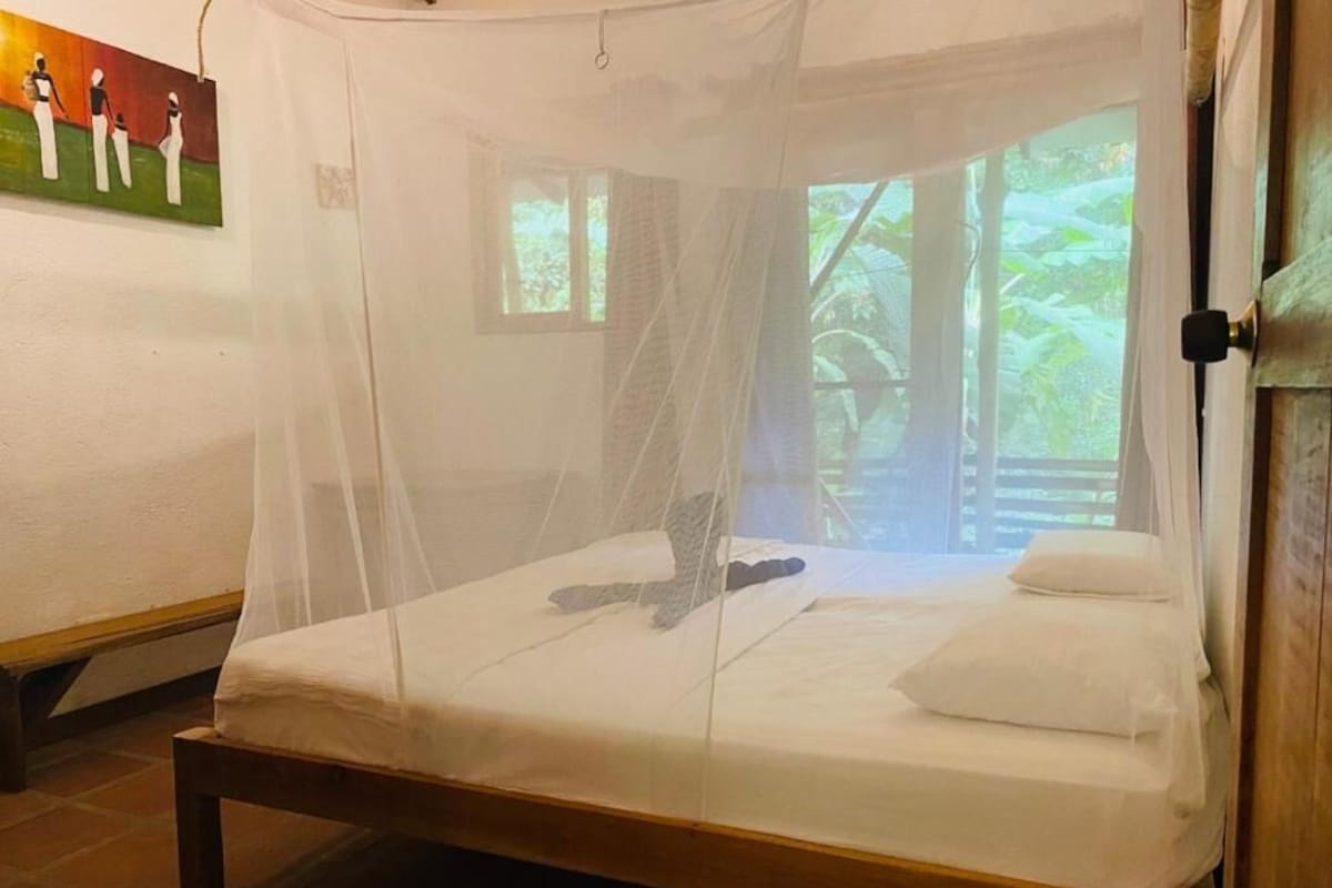 Habitació doble Comfort, vistes al pati | Escriptori