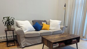 Living area - Amazing 2 Bedroom Unit in Brooklyn (Brooklyn)