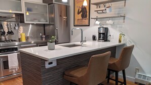 Private kitchen - Amazing 2 Bedroom Unit in Brooklyn (Brooklyn)