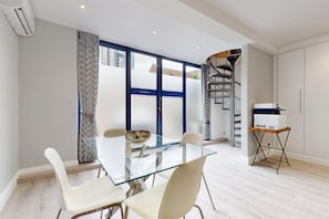 Unclassified image, 3 of 15, button - Tidy 1BR Flat w/Parking & Aircon Near River Thames (London)