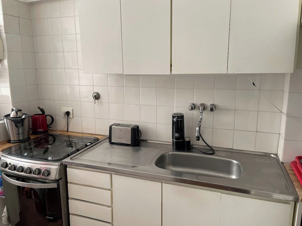 Coffee/tea maker, fridge, microwave, oven