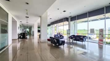 Coin salon dans le hall