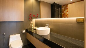 Family Suite | Bathroom - Tevan Jomtien Hotel (Banglamung)