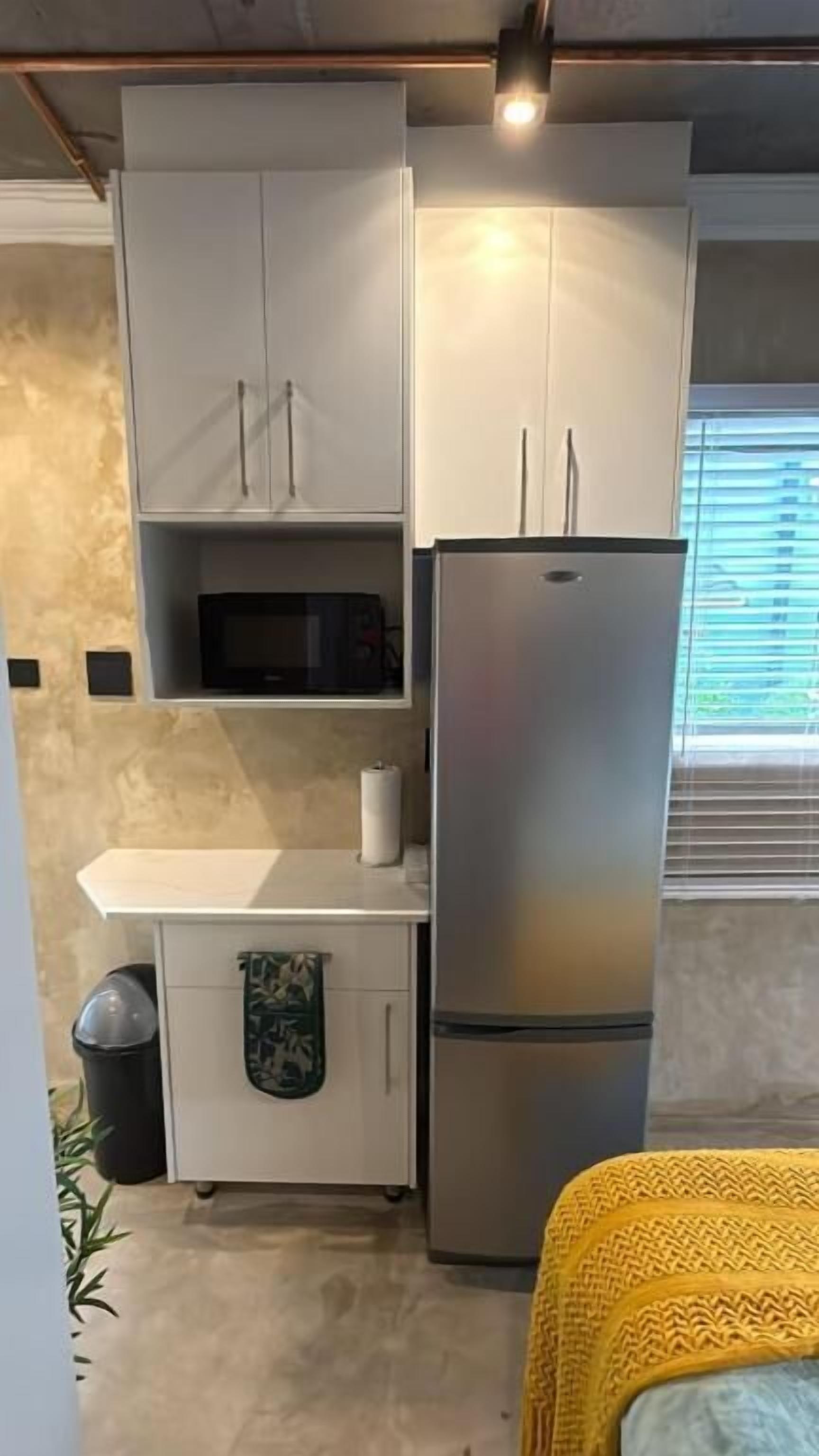 Studio, Balcony, Garden View | Private kitchen