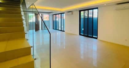 Luxury Beach Villa Luxury Beach Villa Spacious Rooms, Modern Comfort