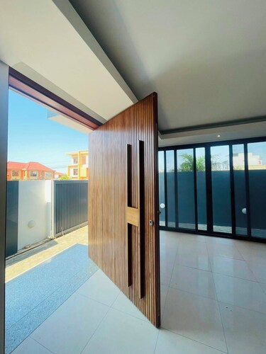 Luxury Beach Villa Luxury Beach Villa  Spacious Rooms, Modern Comfort