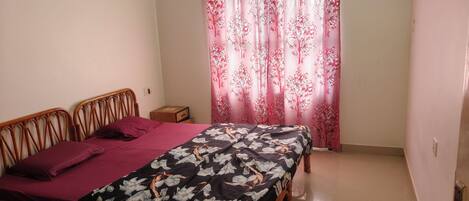 2 bedrooms, iron/ironing board, WiFi (free), bed sheets