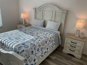 Iron/ironing board, Internet, bed sheets - 5 Minutes from Brownwood Square! 3Br, 2Ba, 6 Guest (The Villages)