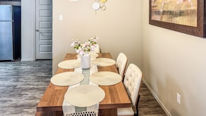 House, Patio | Dining room - Pontiac Lubbock (Lubbock)