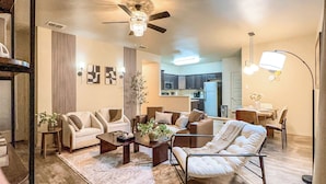 House, Patio | Living area - Pontiac Lubbock (Lubbock)
