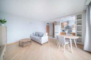 Living area - Modern Suite Al. Wilanowska (Warszawa)
