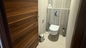 Separate tub and shower, towels, toilet paper - RIVAGES BAY (Veigy-Foncenex)