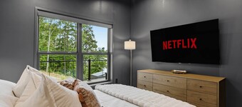 The Black Pearl - Lake Bowen - Luxury Waterfront