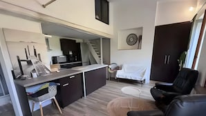 Living area - “Liminalis” Apartment with Private Terrace, Garden, and Wi-Fi (Saint-Martin-Petit)